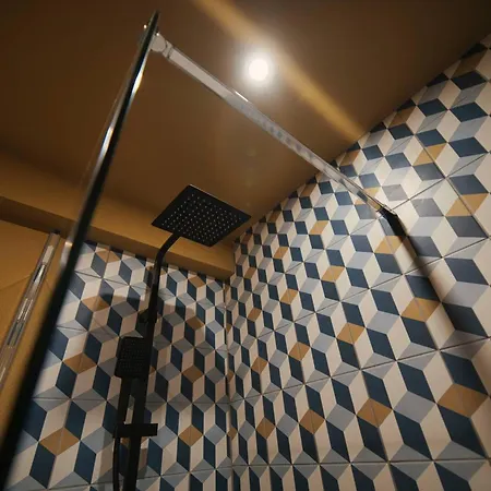 Jazzy Jacuzzi Privee Parking Free Centre A 5minutes Stationnement Privee Possible Sur Demande 아파트