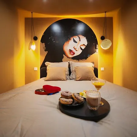 아파트 Jazzy Jacuzzi Privee Parking Free Centre A 5minutes Stationnement Privee Possible Sur Demande *