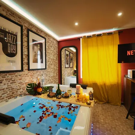 Jazzy Jacuzzi Privee Parking Free Centre A 5minutes Stationnement Privee Possible Sur Demande 아파트 *