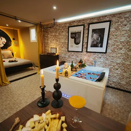 Jazzy Jacuzzi Privee Parking Free Centre A 5minutes Stationnement Privee Possible Sur Demande 아파트 뮐루즈